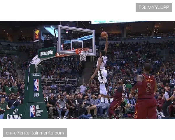 字母哥封盖后快攻暴扣，连得6分打停对手